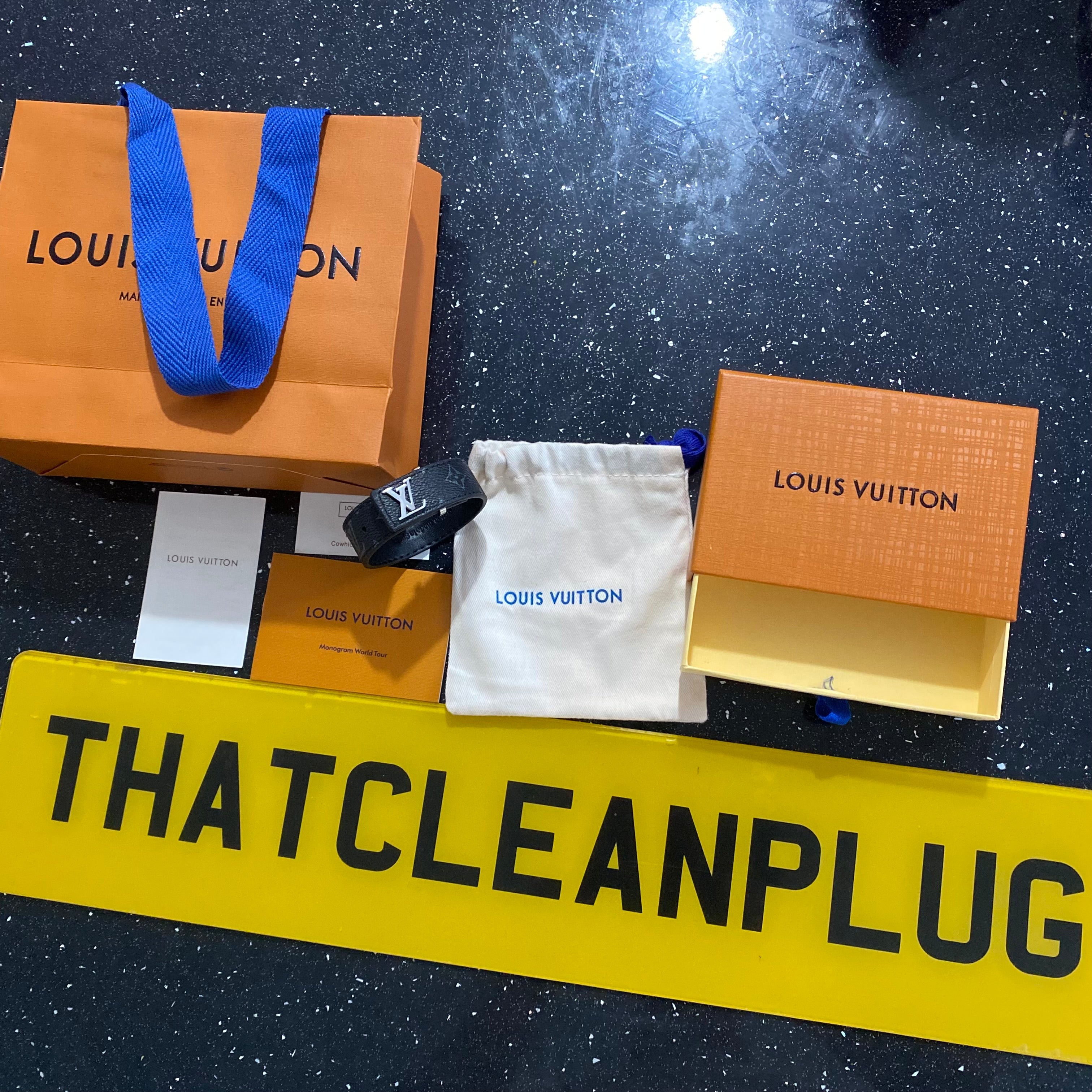 L Bracelet with box & shopping bag