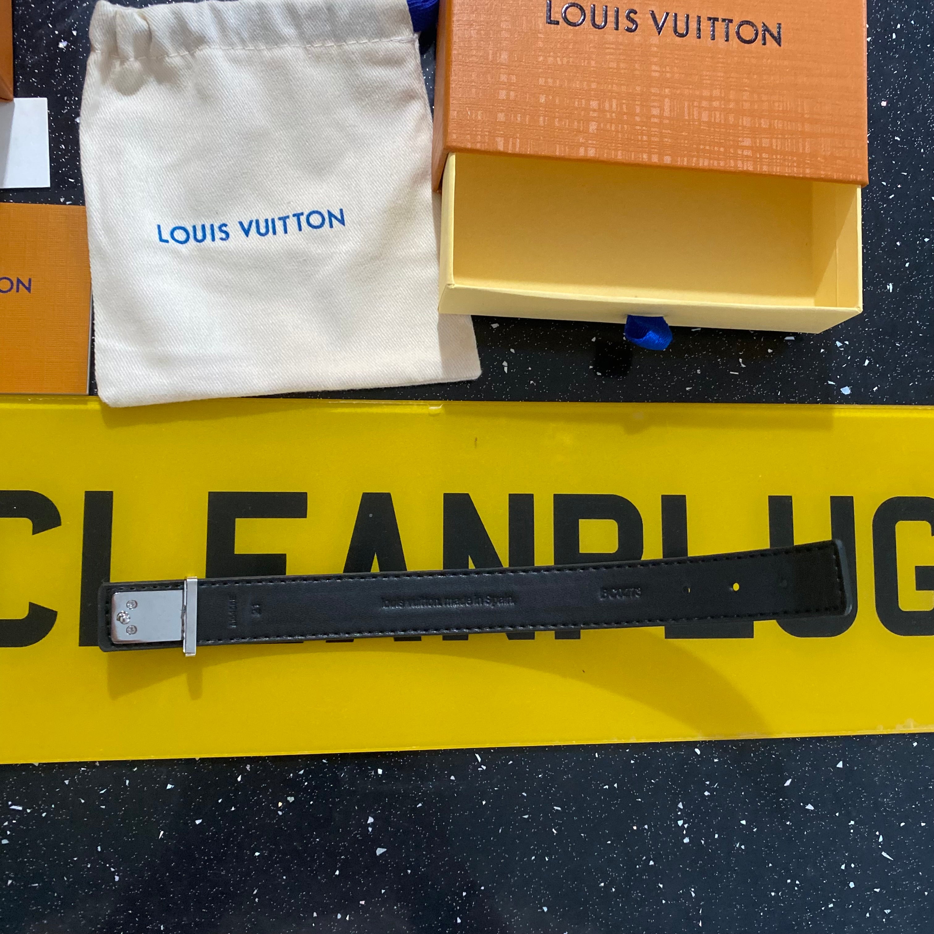 L Bracelet with box & shopping bag