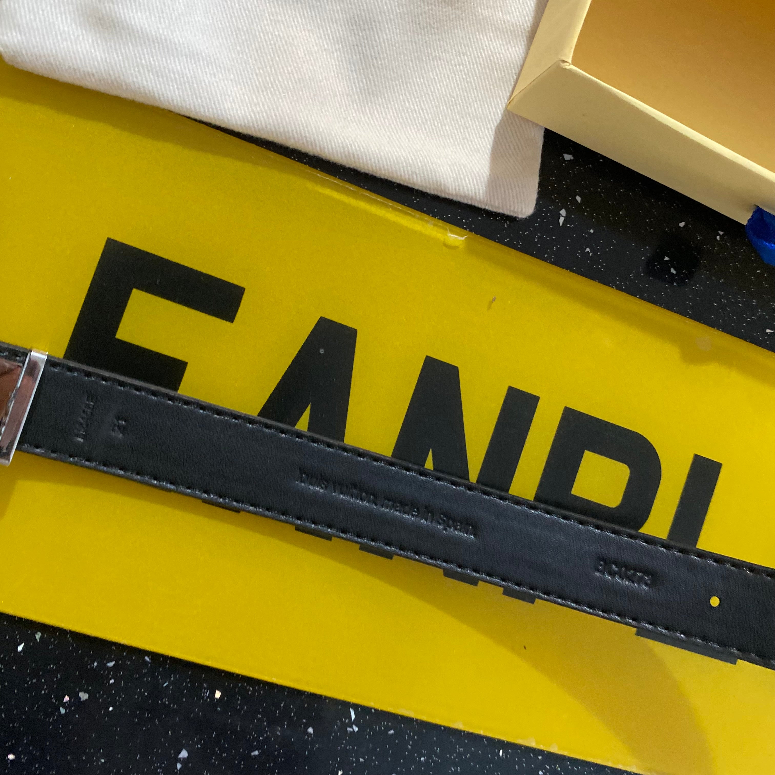 L Bracelet with box & shopping bag